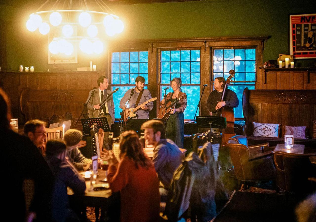 Apple Tree Inn Lenox Buitenkant foto